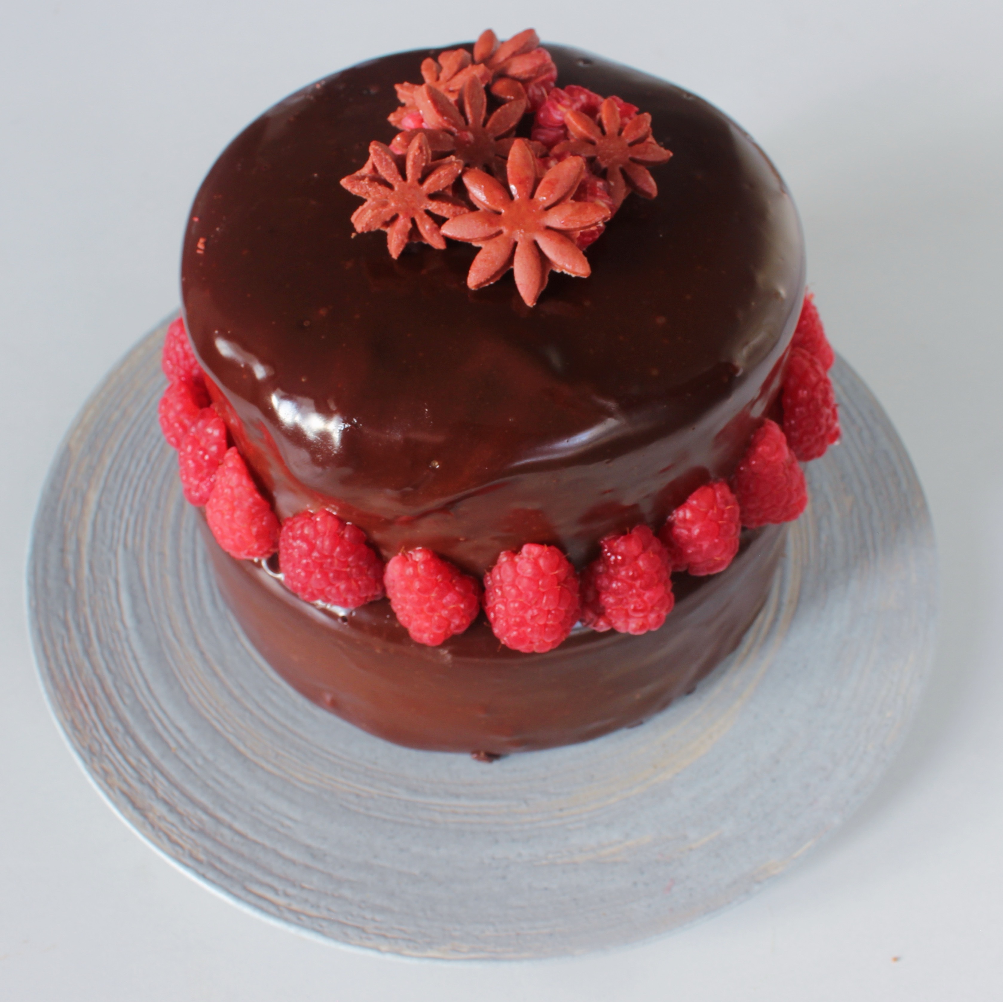 Two-Layered Chocolate-Rasberry Mirror Glaze Cake – Freddy's Harajuku